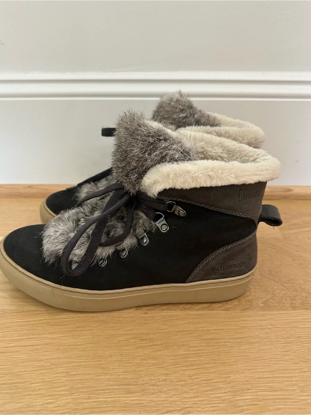 Cougar Black Faux-Fur Trim Waterproof Winter Ankle Boots with Tan Sole, Size 8